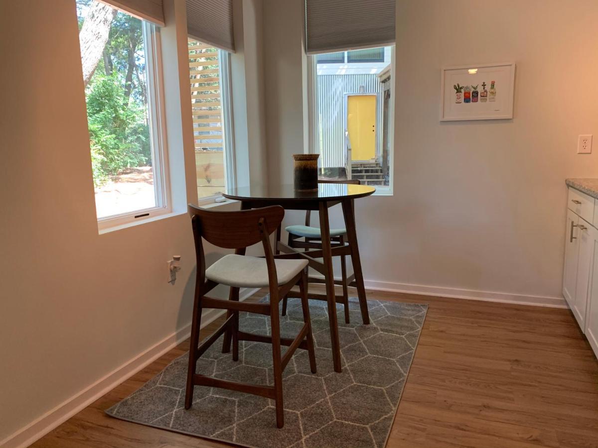 Normalbnb - 2 Blocks From Restaurants, Bars, Hospital Athens Eksteriør billede